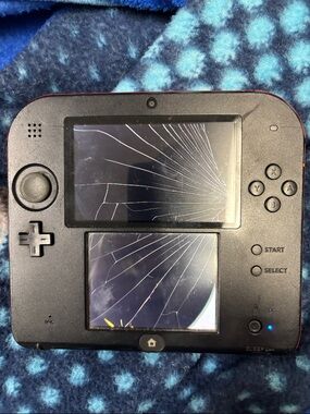 Nintendo 2ds broken screen no charger